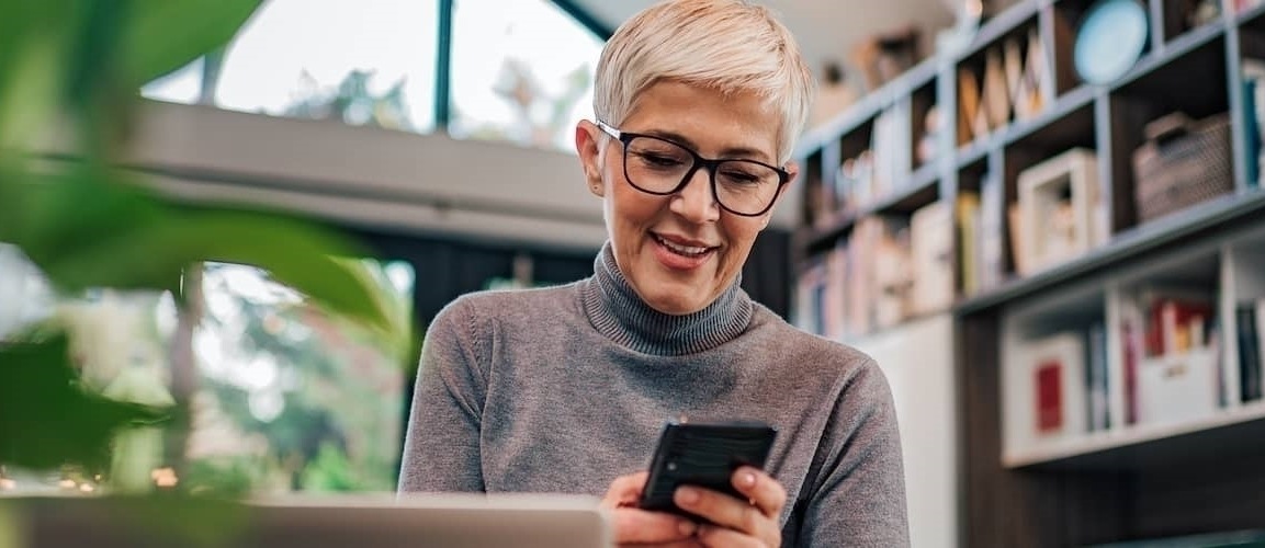 Older Woman Searching For An ARM Teaser Rate Online