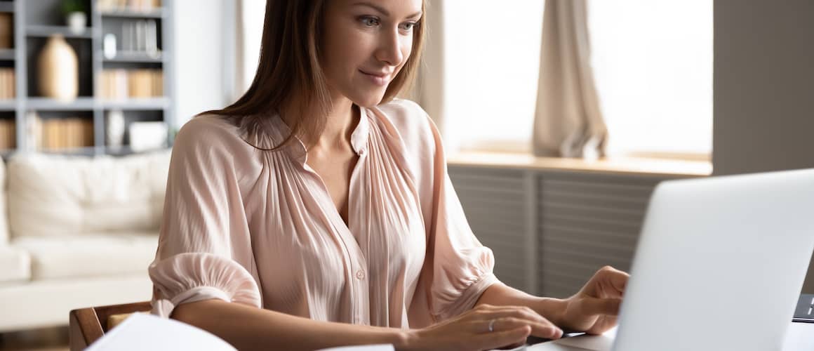 Woman paying mortgage on laptop.